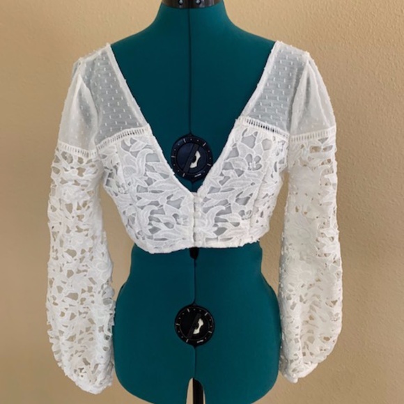PrettyLittleThing Tops - Lace Cropped Balloon Sleeve Top
